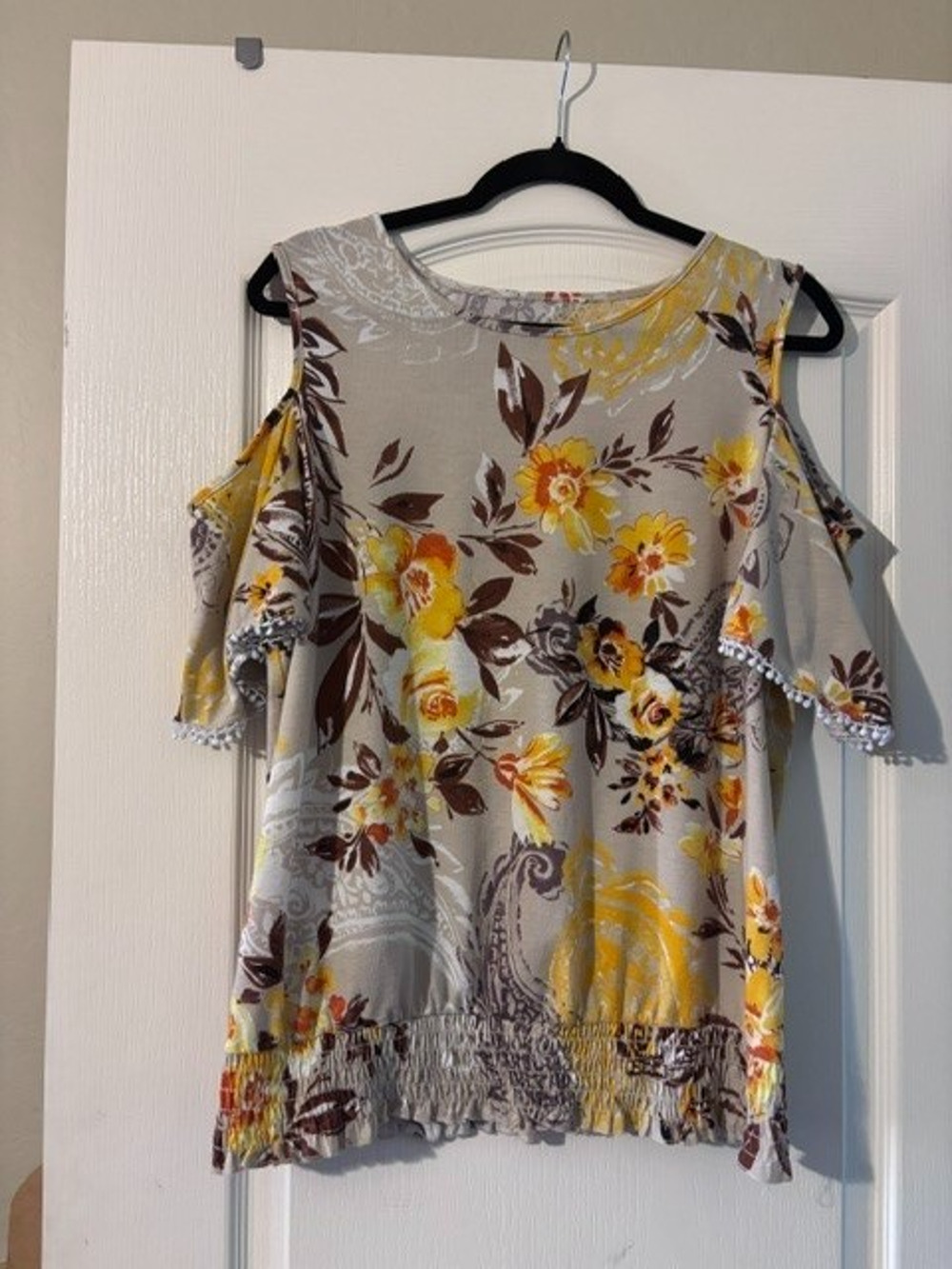 Women's Flowered Cold Shoulder Shirt SZ XL